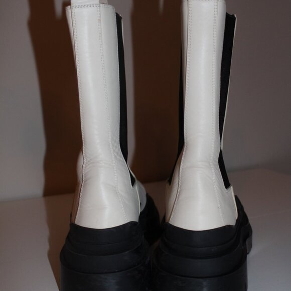 Bottega Veneta Tire Lug Chelsea Military Calf Boots Sea Salt Black 38.5 US 8.5 - Picture 3 of 13